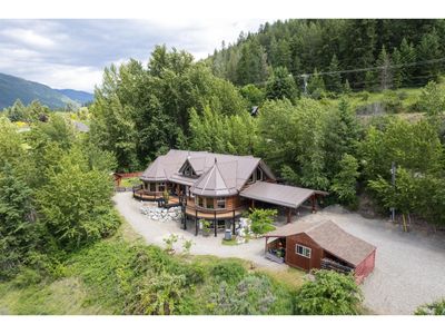 4285 Highway 3 A, House other with 3 bedrooms, 4 bathrooms and null parking in Wynndel BC | Image 2