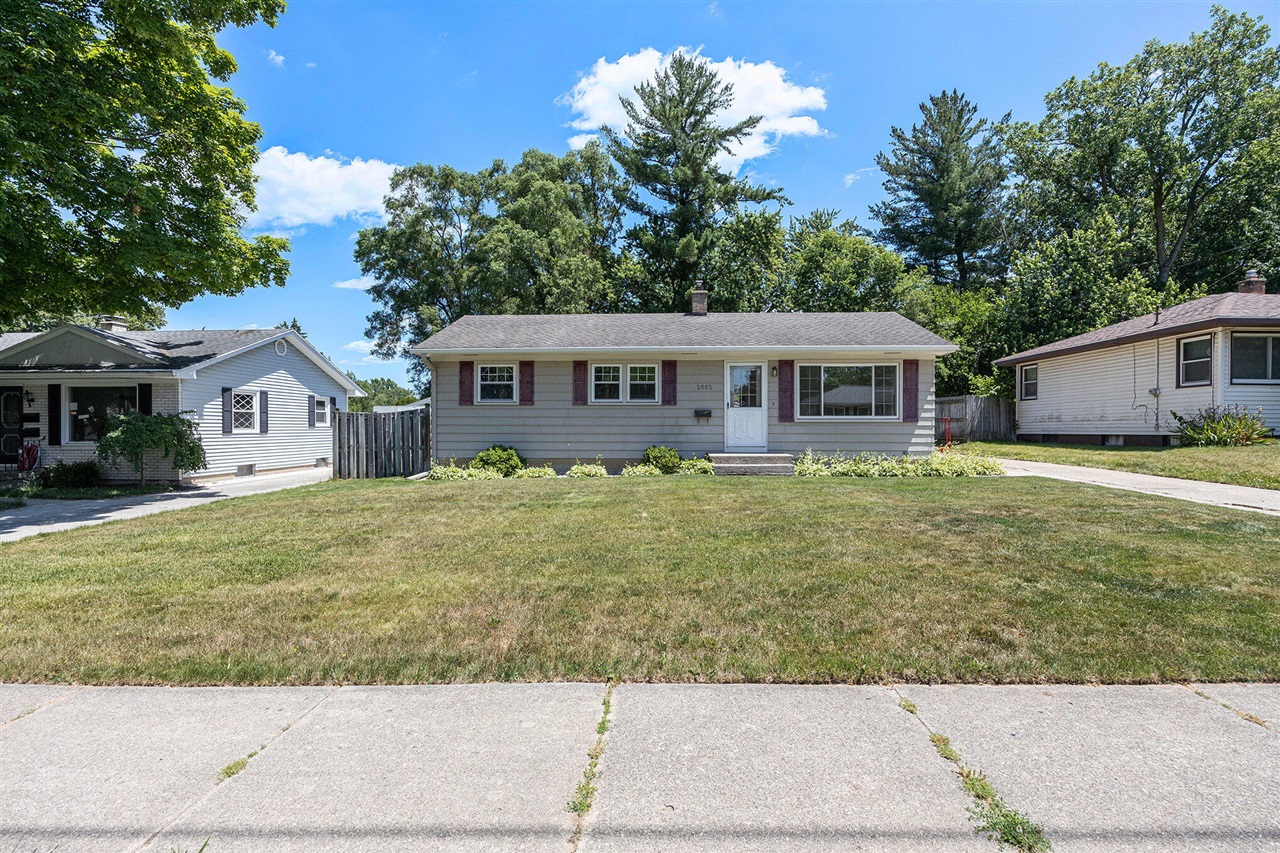 Hazelwood Ave, Wyoming, MI 49519