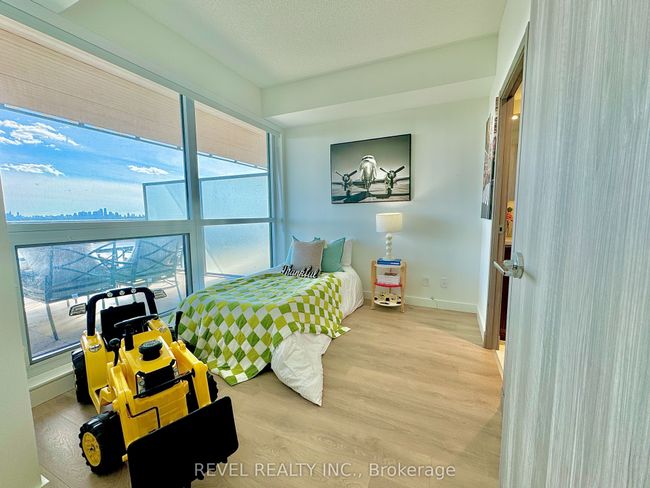 1902 - 25 Mcmahon Dr, Condo with 3 bedrooms, 3 bathrooms and 1 parking in North York ON | Image 32