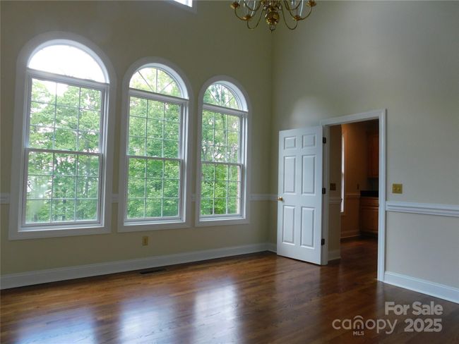 Large arched windows in the dining room invites light in. | Image 9