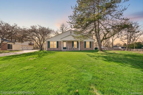 1445 Dover Hill N, Walled Lake, MI, 48390 | Card Image