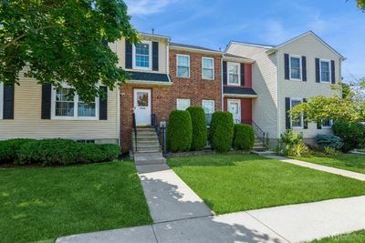 27 Mochen Court, Townhouse with 2 bedrooms, 2 bathrooms and null parking in Sayreville NJ | Image 2