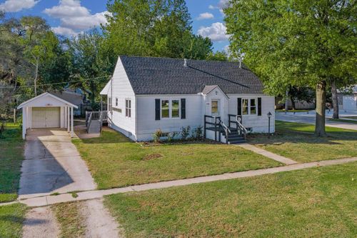319 W 5th Ave, Belle Plaine, KS, 67013-4001 | Card Image