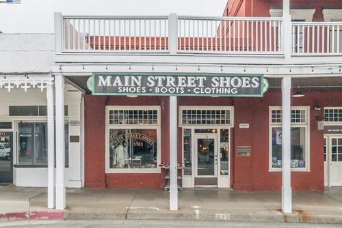 521 Main St, Weaverville, CA, 96093-1098 | Card Image