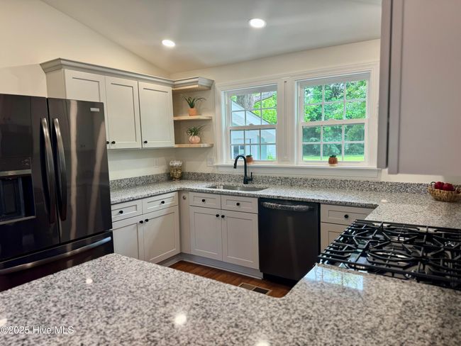 403 Main St, House other with 3 bedrooms, 3 bathrooms and null parking in Bayboro NC | Image 8