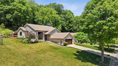 221 Yarrow Hill Dr, Cottage Grove, WI, 53527-9001 | Card Image