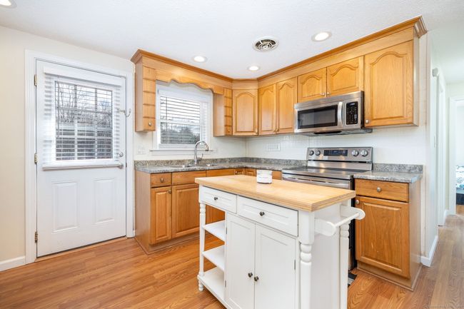 142 Cedar St, House other with 3 bedrooms, 2 bathrooms and null parking in Wethersfield CT | Image 11