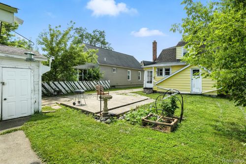 2424 10th Ave, Port Huron, MI, 48060-2805 | Card Image