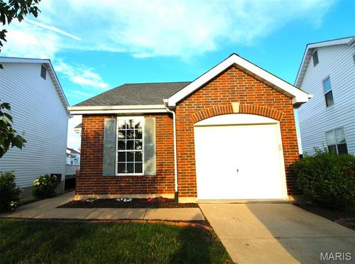 207 Tyndale Dr, O Fallon, MO, 63366-7553 | Card Image