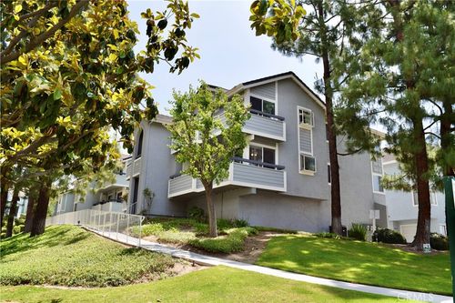315-26816 Claudette St, Canyon Country, CA, 91351-5208 | Card Image