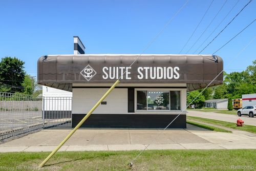 573 E Huron River Dr, Belleville, MI, 48111-3665 | Card Image