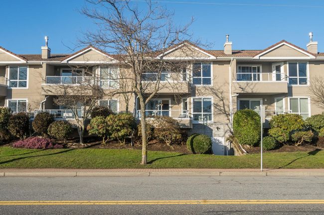 3 - 15875 Marine Drive, Townhouse with 3 bedrooms, 2 bathrooms and 2 parking in White Rock BC | Image 1