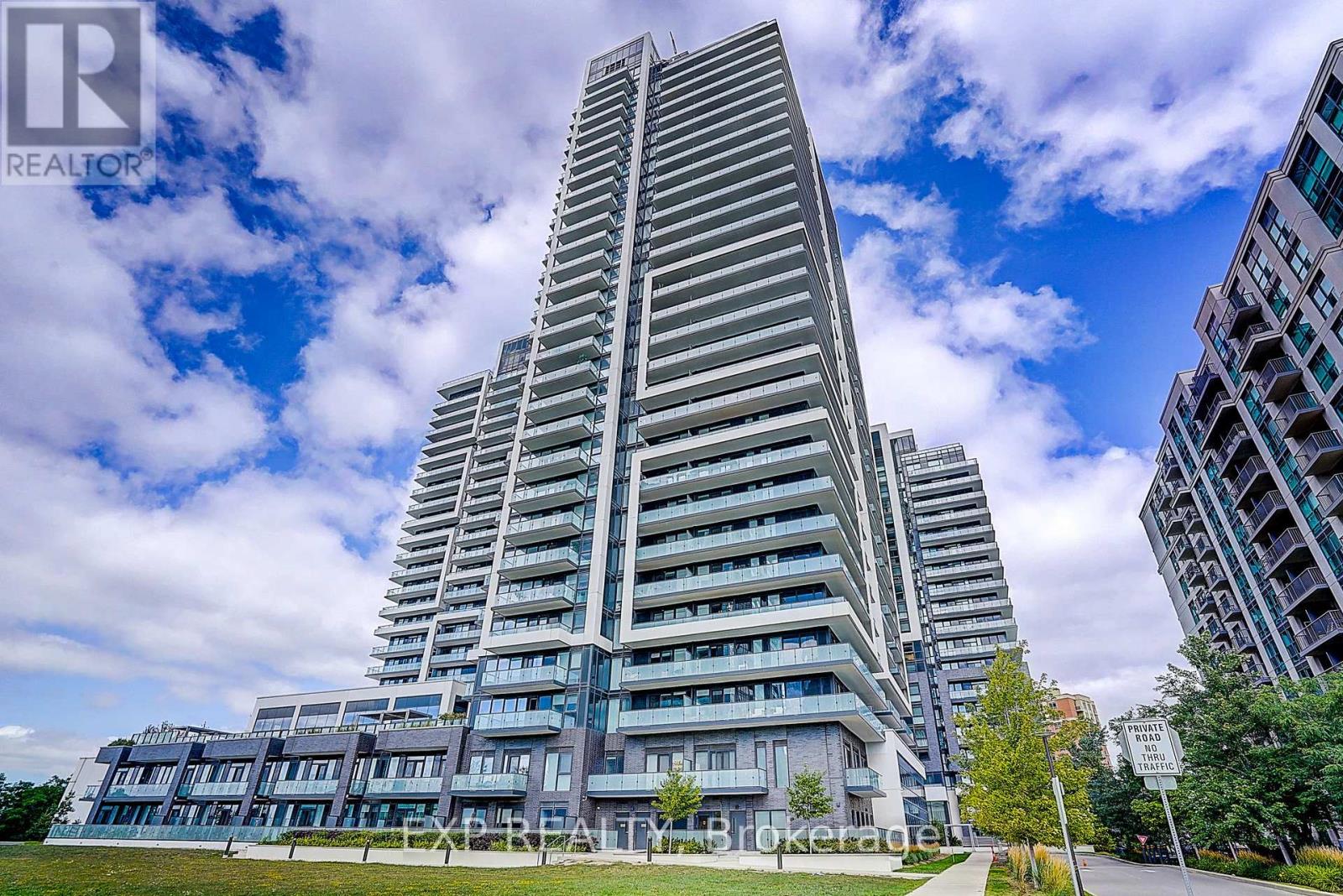 Residential Lease in Richmond Hill (Langstaff) 2