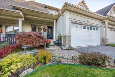 2362 Walker Crt, Townhouse with 2 bedrooms, 2 bathrooms and 6 parking in Niagara Falls ON | Image 2