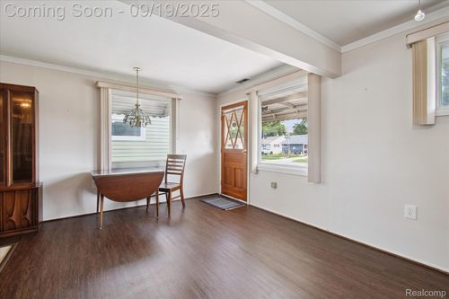 8326 Elm St, Taylor, MI, 48180-2200 | Card Image