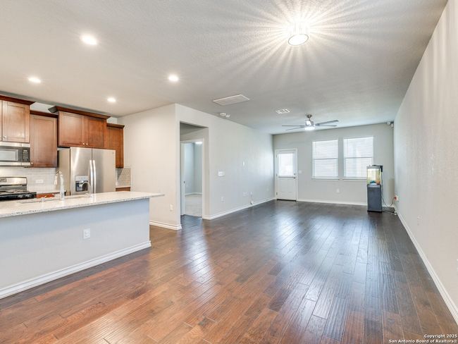 5627 Chestnut Xing, House other with 3 bedrooms, 3 bathrooms and null parking in San Antonio TX | Image 15