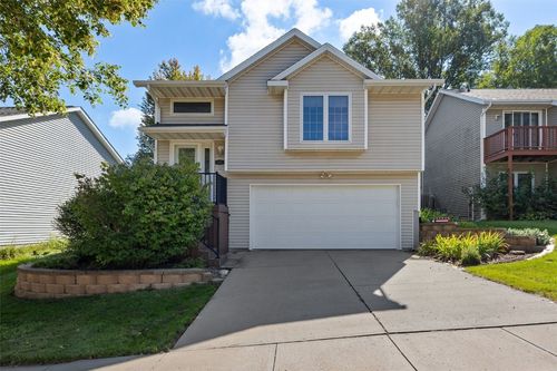 1060 Jensen St, Iowa City, IA, 52246-4124 | Card Image