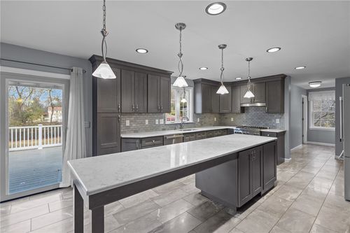 109 Kirby Ave, Warwick, RI, 02889-6714 | Card Image