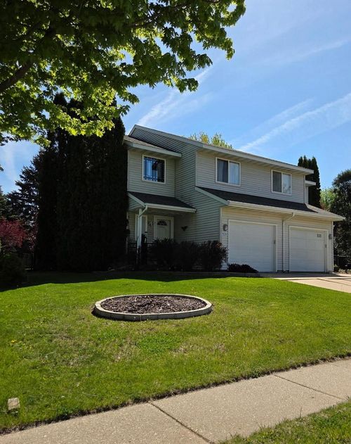 529 Kings Lynn Road, Stoughton, WI, 53589 | Card Image