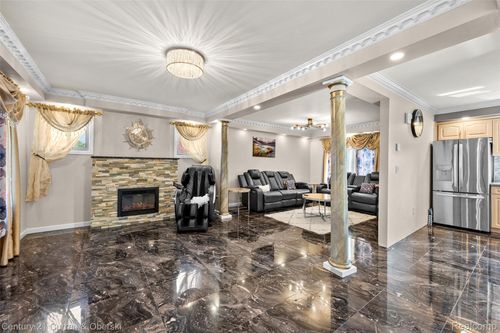 6132 Kenilworth St, Dearborn, MI, 48126-2194 | Card Image