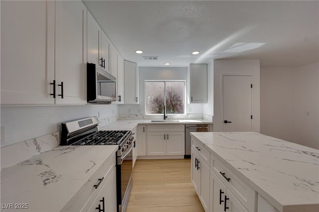 6078 Stone Hollow Ave, House other with 4 bedrooms, 3 bathrooms and null parking in Las Vegas NV | Image 7