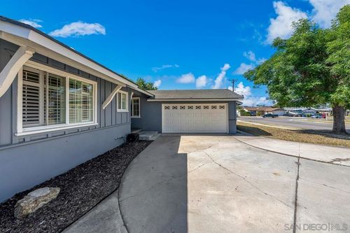 819 Brucker Ave, Spring Valley, CA, 91977-4803 | Card Image