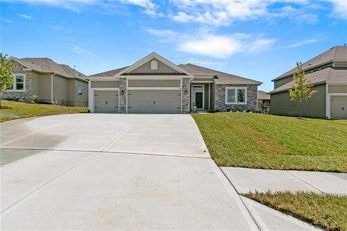 11028 N Corrington Avenue, Kansas City, MO, 64156 | Card Image