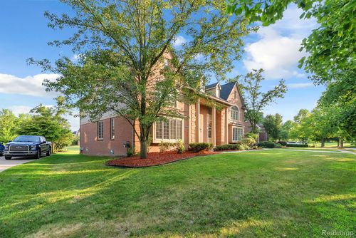 2032 Tradition Dr, Canton, MI, 48187-5808 | Card Image