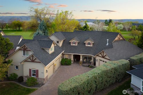 8820 Braeburn Loop, Yakima, WA, 98903 | Card Image