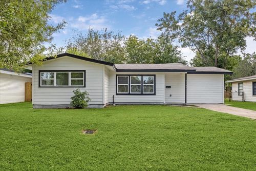 3105 Babin Dr, Texas City, TX, 77590-6738 | Card Image