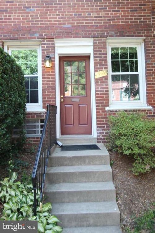 48-1910 N Rhodes St, ARLINGTON, VA, 22201-3105 | Card Image