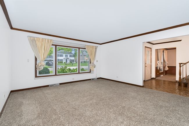 1280 W Bauer Rd, Home with 5 bedrooms, 3 bathrooms and 4 parking in Naperville IL | Image 9