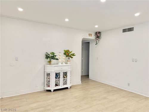 7-575 S Royal Crest Cir, Las Vegas, NV, 89169-3888 | Card Image