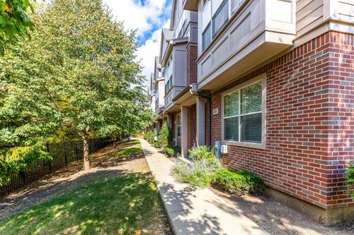 409 Alpine Springs Dr, Vernon Hills, IL, 60061-2305 | Card Image