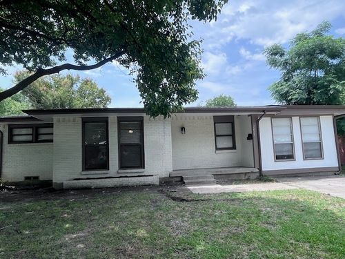 2428 Klondike Dr, Dallas, TX, 75228-4018 | Card Image