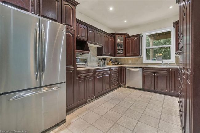 7 Robinson St S, House other with 6 bedrooms, 2 bathrooms and 8 parking in Grimsby ON | Image 5