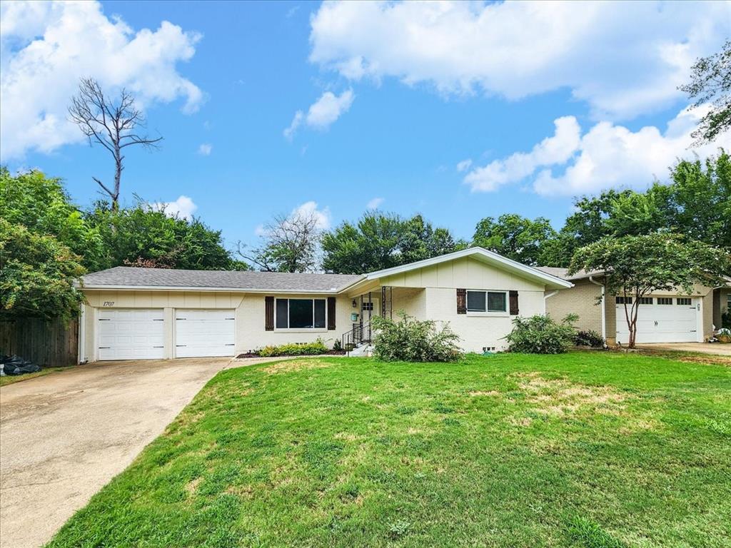 Smith Ln, Arlington, TX 76013