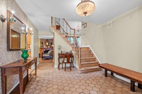 740 Kearny Dr, Valley Stream, NY, 11581-3625 | Card Image