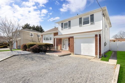 2599 Phyllis Dr, North Bellmore, NY, 11710-2313 | Card Image