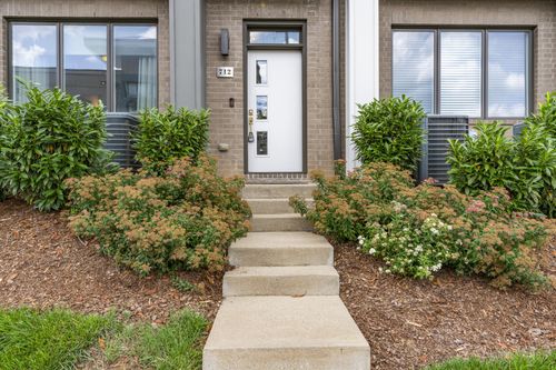 712 Melpark Dr, Nashville, TN, 37204-2216 | Card Image