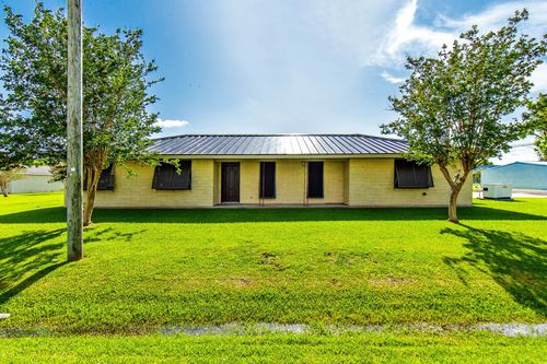 402 Four Point Dr, Raceland, LA, 70394-3611 | Card Image