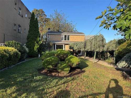 17 Clintonville St, Whitestone, NY, 11357-3206 | Card Image