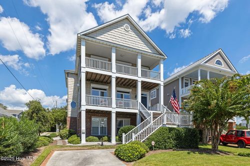 2208 Evans St, Morehead City, NC, 28557-3935 | Card Image
