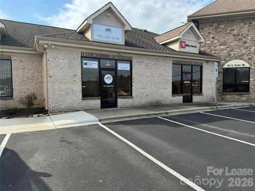 124 E Plaza Dr, Mooresville, NC, 28115-8033 | Card Image
