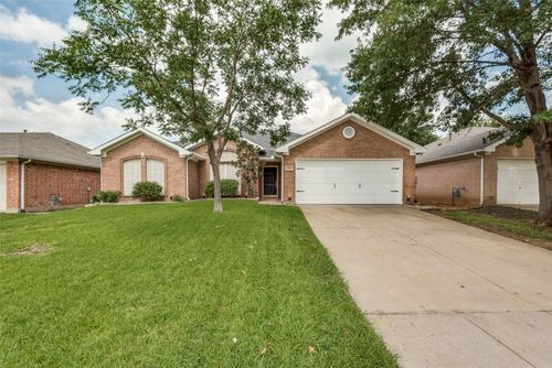 609 Coal Creek Dr, Mansfield, TX, 76063-7663 | Card Image