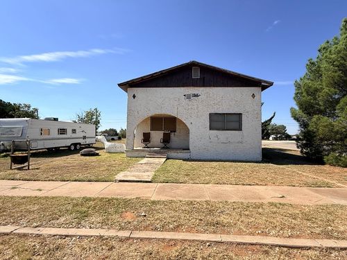 945 Hickory St, Colorado City, TX, 79512-5211 | Card Image