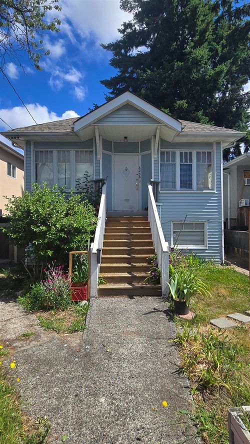 3253 School Ave, Vancouver, BC, V5R5N4 | Card Image