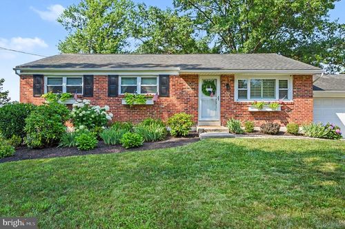 613 Lisa Rd, NORRISTOWN, PA, 19403-4127 | Card Image