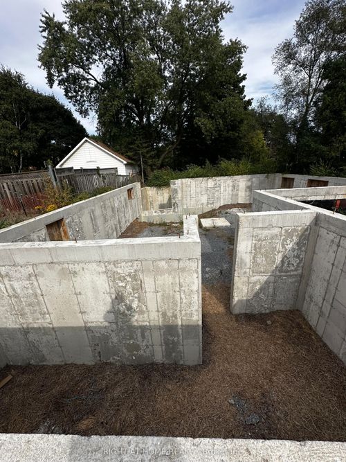 21 Amiens Rd, Scarborough, ON, M1E3S5 | Card Image