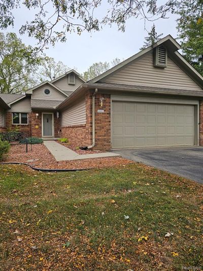 3352 Rivers Edge Drive, Condo with 3 bedrooms, 2 bathrooms and null parking in Wayne MI | Image 1